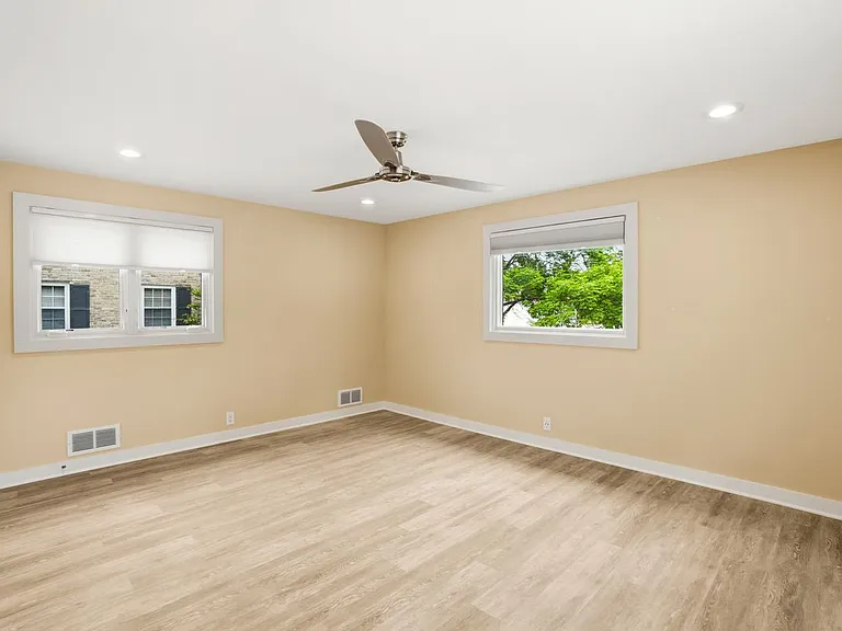 4515 N Lake Dr — Photo 6