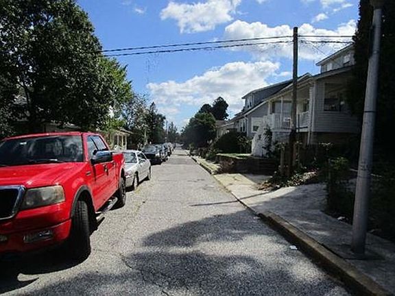 Exterior Neighborhood (street photo)