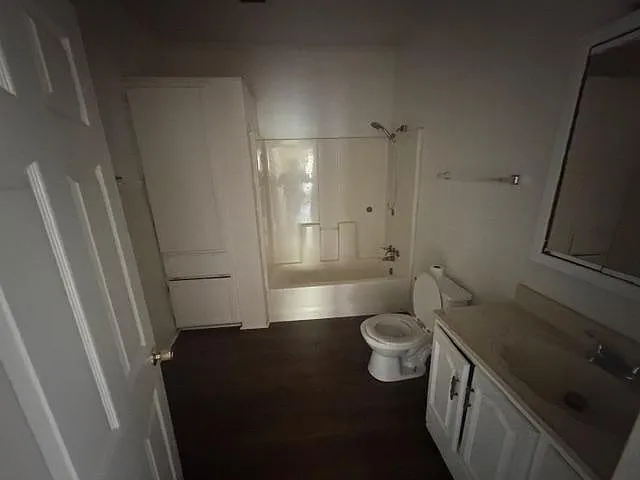 1610 Taylor St — Photo 6