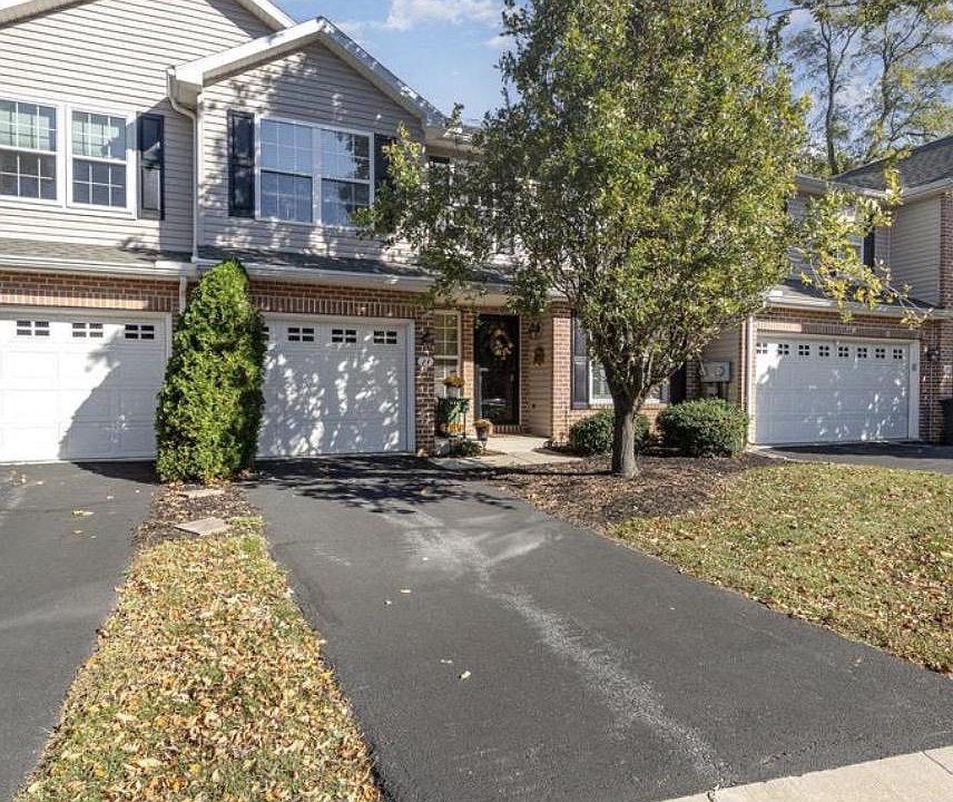 1st image of 24 Parkside Dr