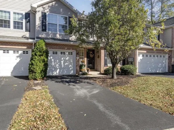 24 Parkside Dr, Lebanon, PA 17042
