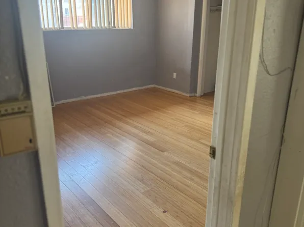 6819 Variel Ave APT 3, Canoga Park, CA 91303