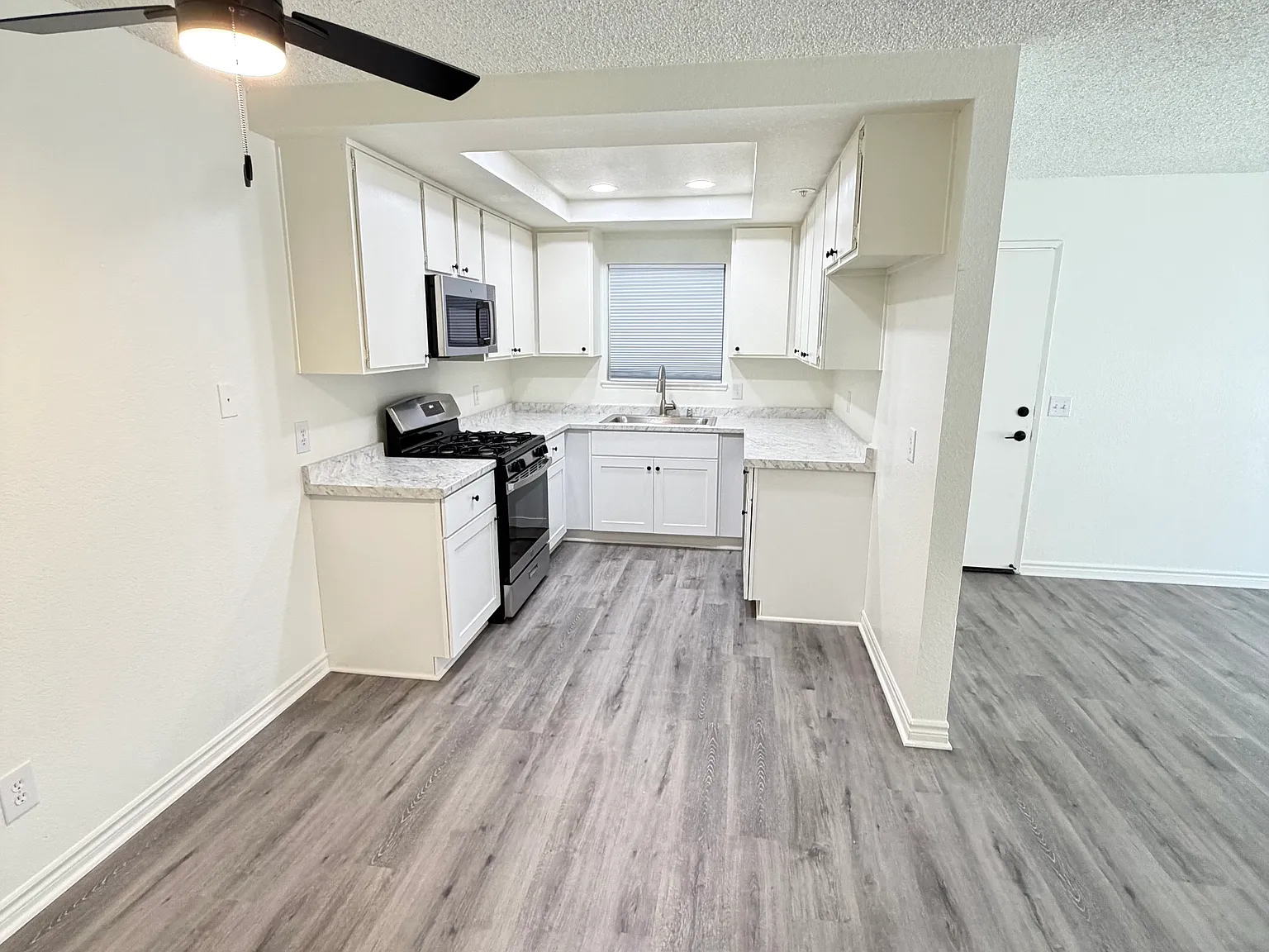 2 bed, 1050 sqft, $1,950 — Photo 4