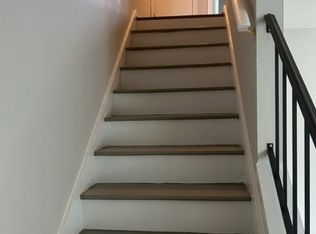 101 Plaza Oaks Rd #6, Yadkinville, NC 27055