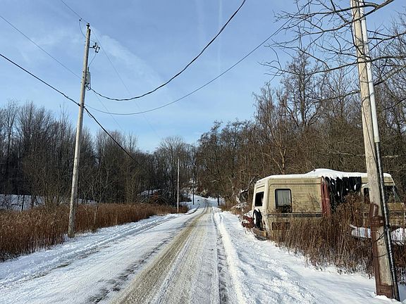 4th image of 3481 N Creek Rd