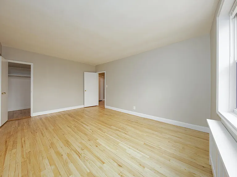 1133 Midland Ave #5A — Photo 9