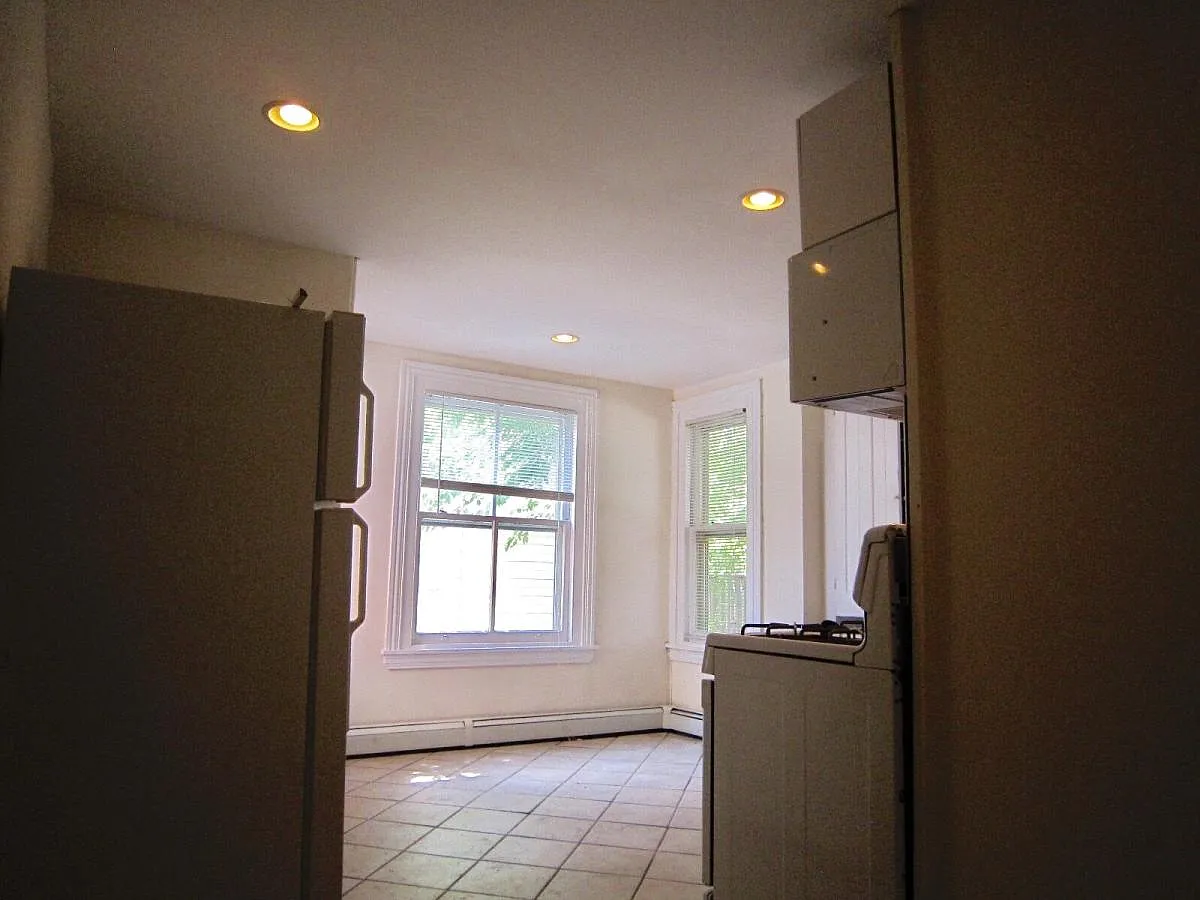2 bed, 1025 sqft, $1,750 — Photo 4