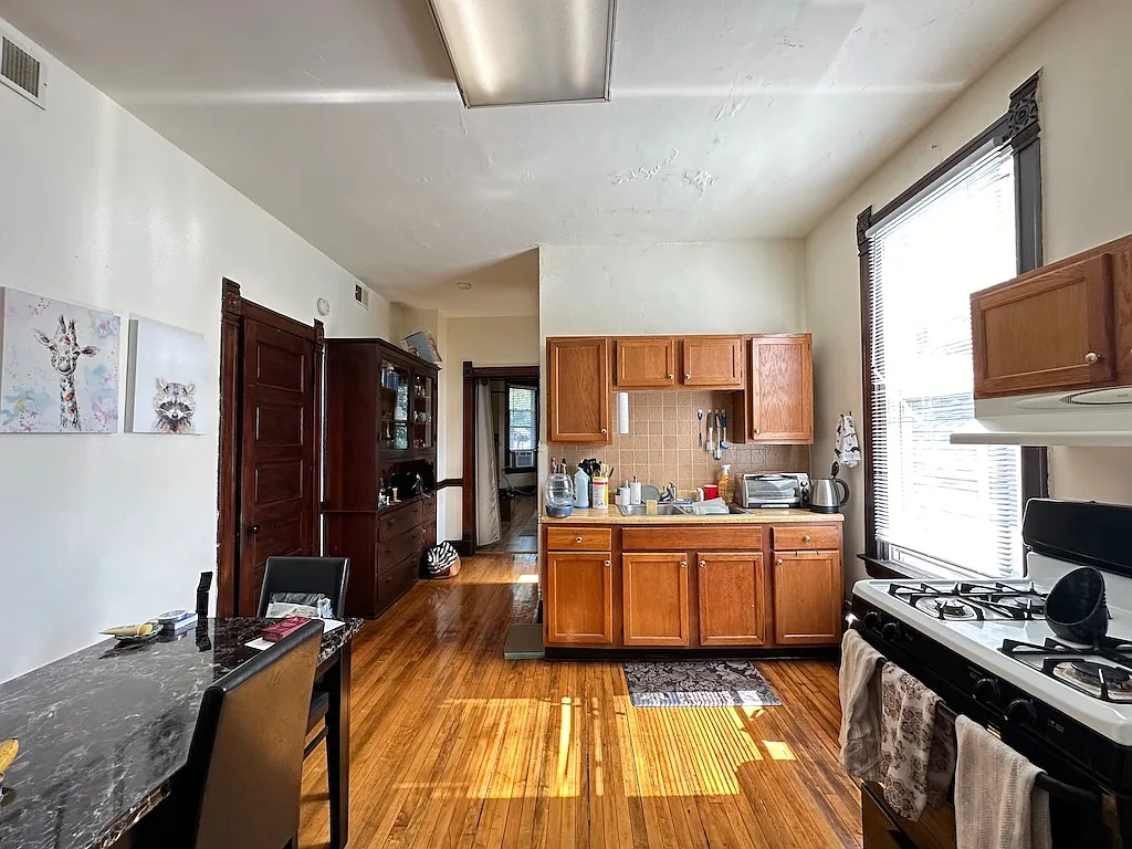 Appealing 1 Bed, 1 Bath at Marshfield + Addison (Wrigleyville) — Photo 3