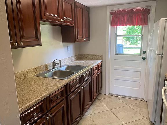 3rd image of 410 Orange Ave #2