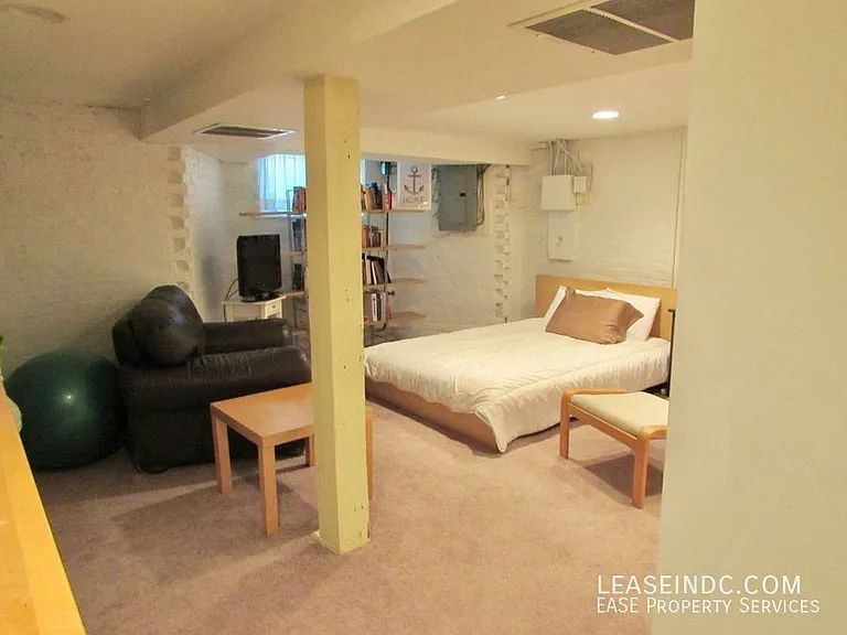128 Adams St NW — Photo 31