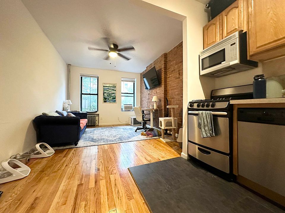 1st image of 829 9th Ave APT 2B