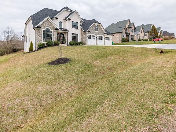 4th image of 1384 Lake Manor Dr