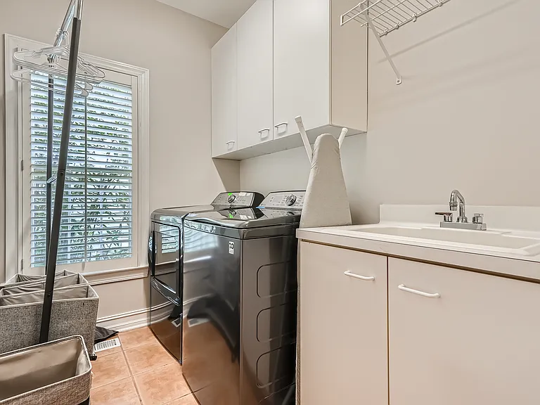 3362 Mathieson Dr NE — Photo 16