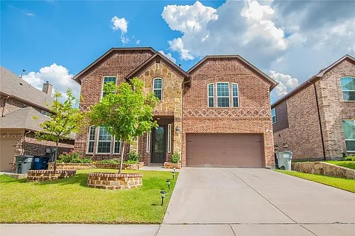 2440 Kingsgate Dr Photo 1