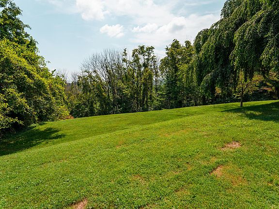 4th image of 18 Overlook Dr
