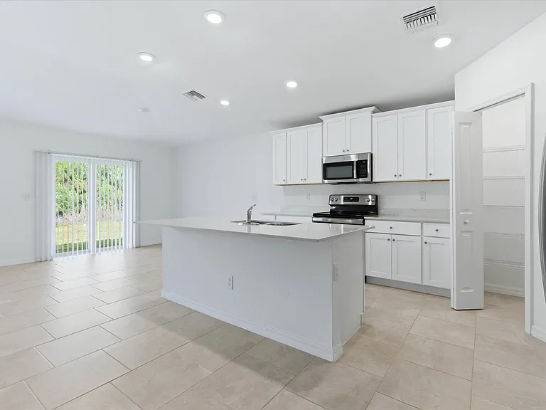 3911 Treasure Oak Way — Photo 7