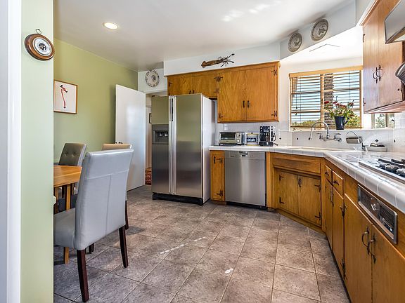 5th image of 610 Foxen Dr
