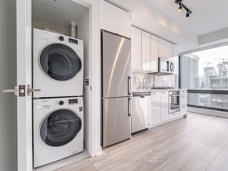 458 Richmond St W #806 — Photo 13