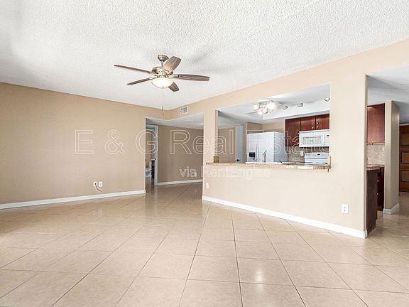 3rd image of 1049 E Carter Dr