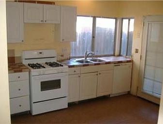 Lots of space in the kitchen area for all the entertainment preparation 