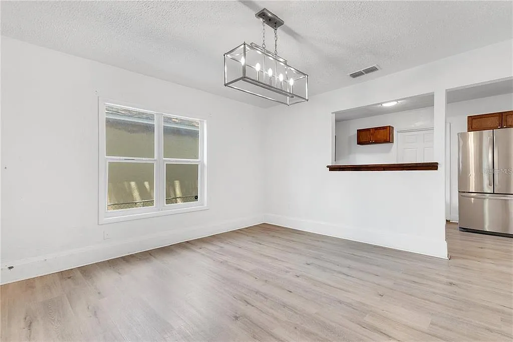 4 bed, 1.0 bath, 1252 sqft, $2,200 — Photo 4