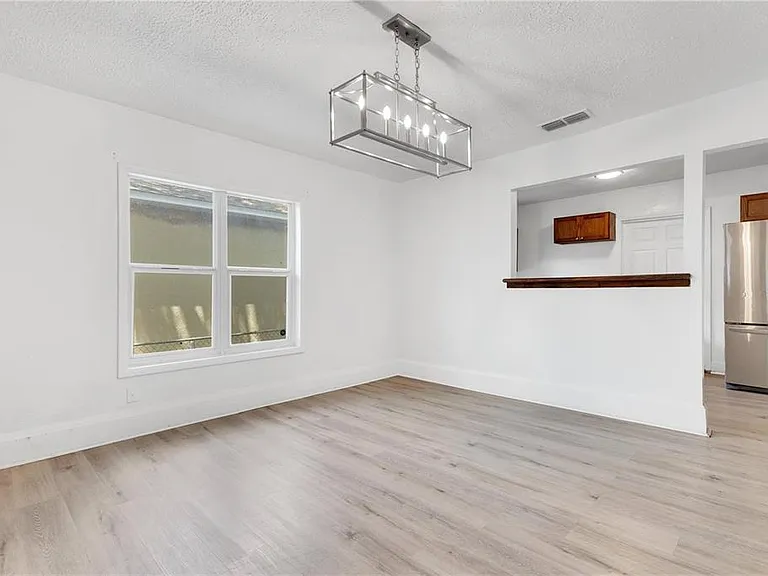 1029 Colyer St — Photo 4