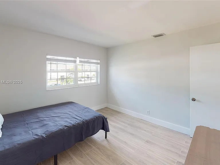 1825 SW 81st Ter — Photo 7