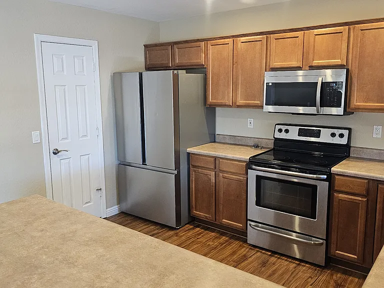 586 W Cobblestone Ct — Photo 4