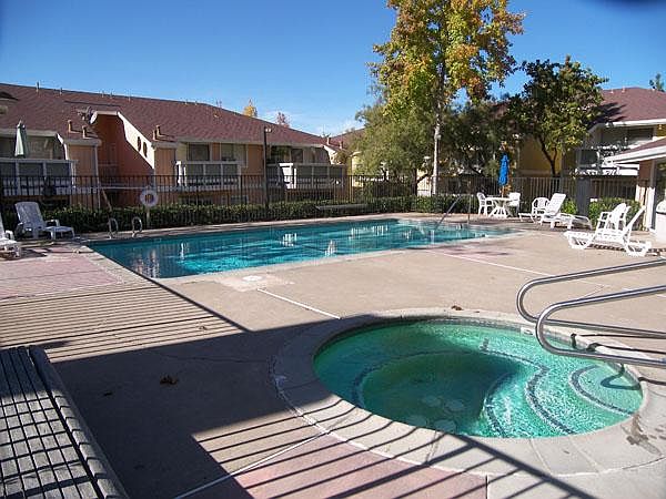 1st image of 2904 Redwood Pkwy APT 40