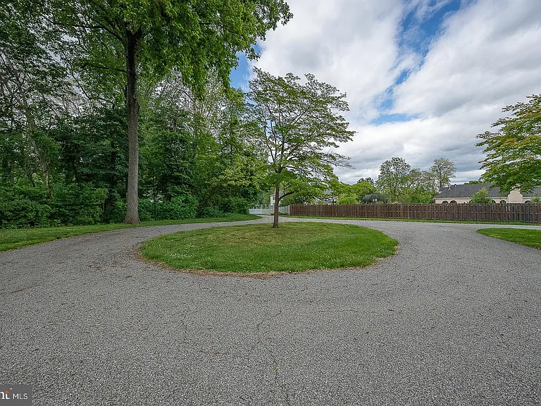 538 Conestoga Rd — Photo 39