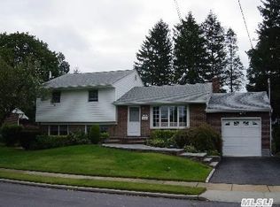 22 Northumberland Rd, Jericho, NY 11753
