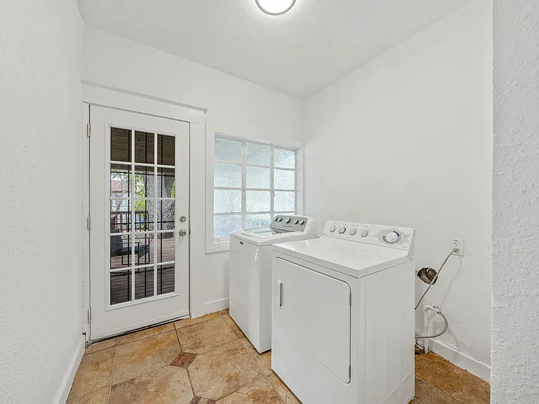 636 Rigsby Ave — Photo 6