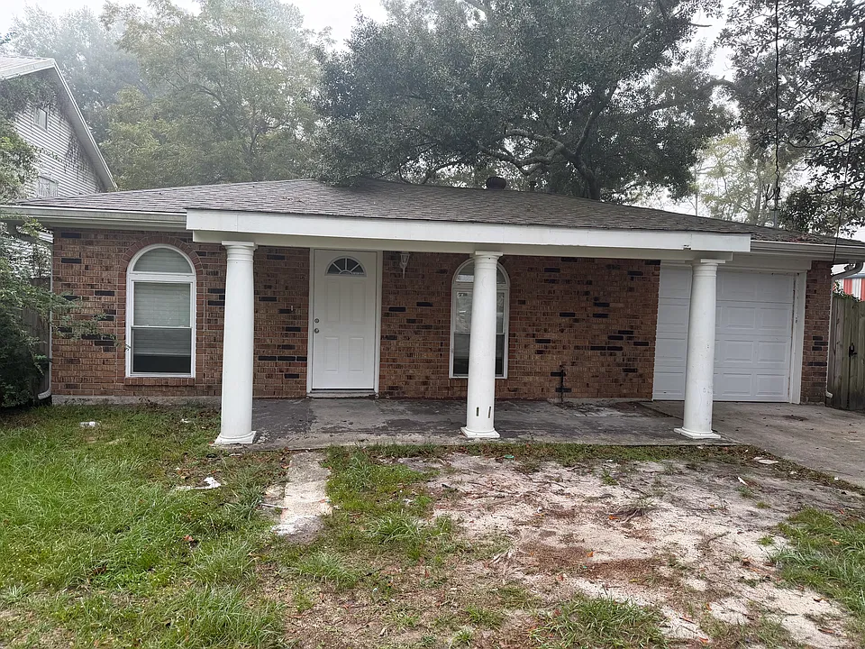 2734 Slidell Ave