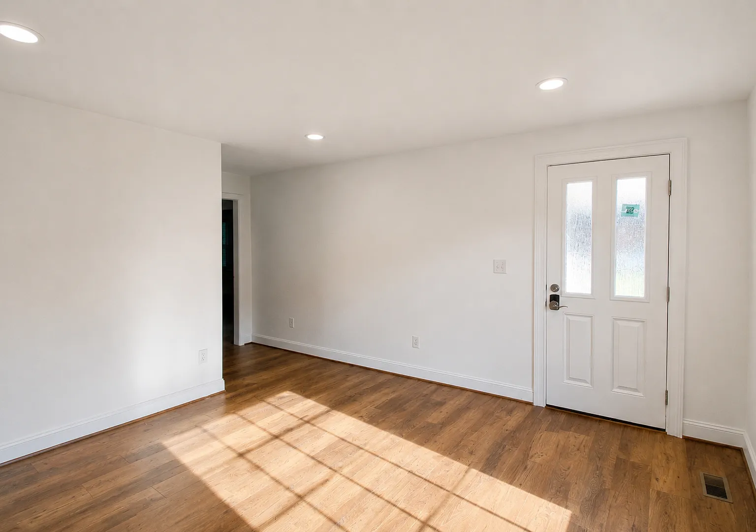 Updated 5-Bedroom, 3-Bath Home with Washer and Dryer Included — Photo 4