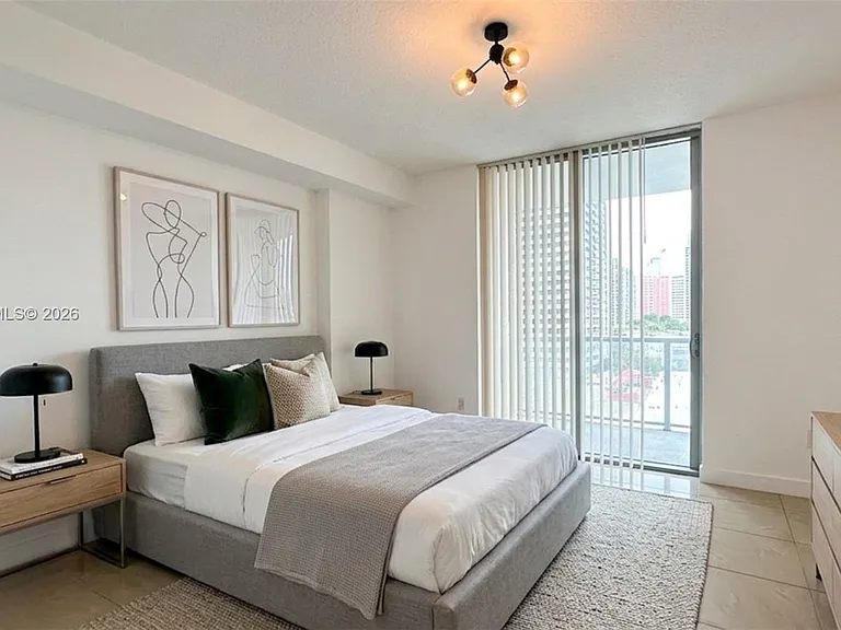 79 SW 12th St #1102 — Photo 3