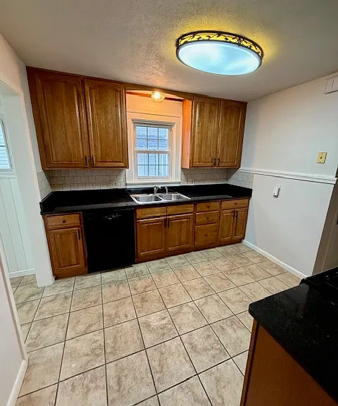 237 W Friendship St — Photo 8