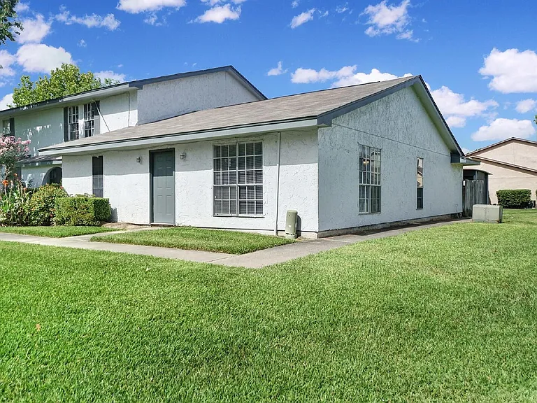 1833 Country Village Blvd — Photo 2