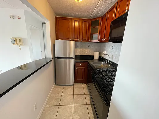 Rented by Metropolis International Realty Inc. | media 4