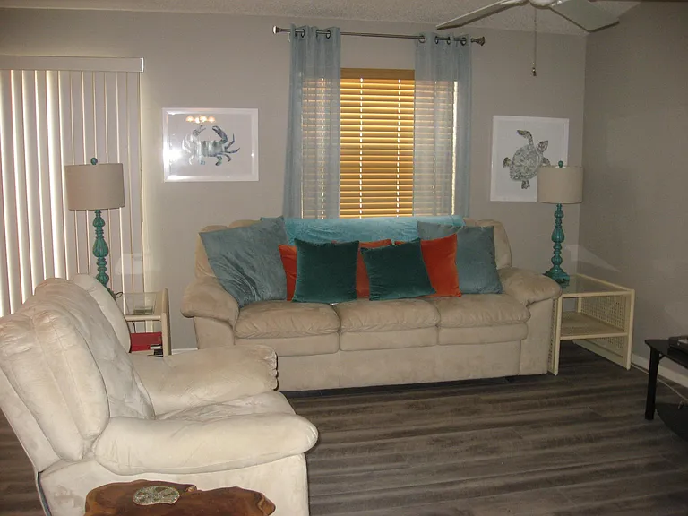 2420 Southern Oak St — Photo 7