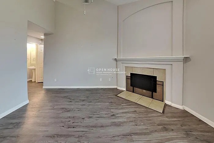 4 bed, 2.5 bath, 2289 sqft, $2,190 — Photo 4