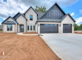 422 NE Royce Loop, Bentonville, AR 72712