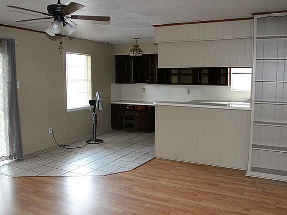 3rd image of 2810 Pickerton Dr