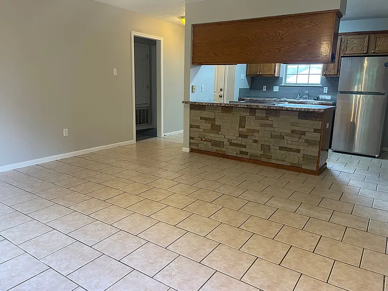 1425 Joyner Dr — Photo 5