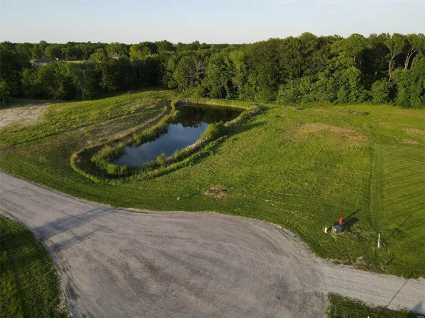 12673 Harvest View Ln, Highland, IL 62249