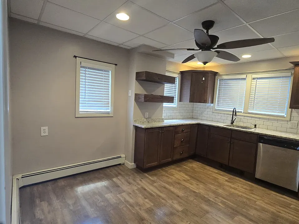 Eat-in-kitchen