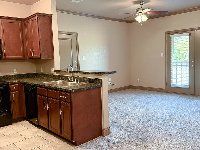 Timber Creek Apartments — Photo 21