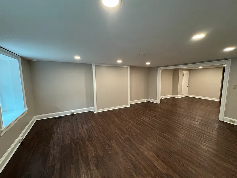 9 Washington Pl #BASEMENT — Photo 7