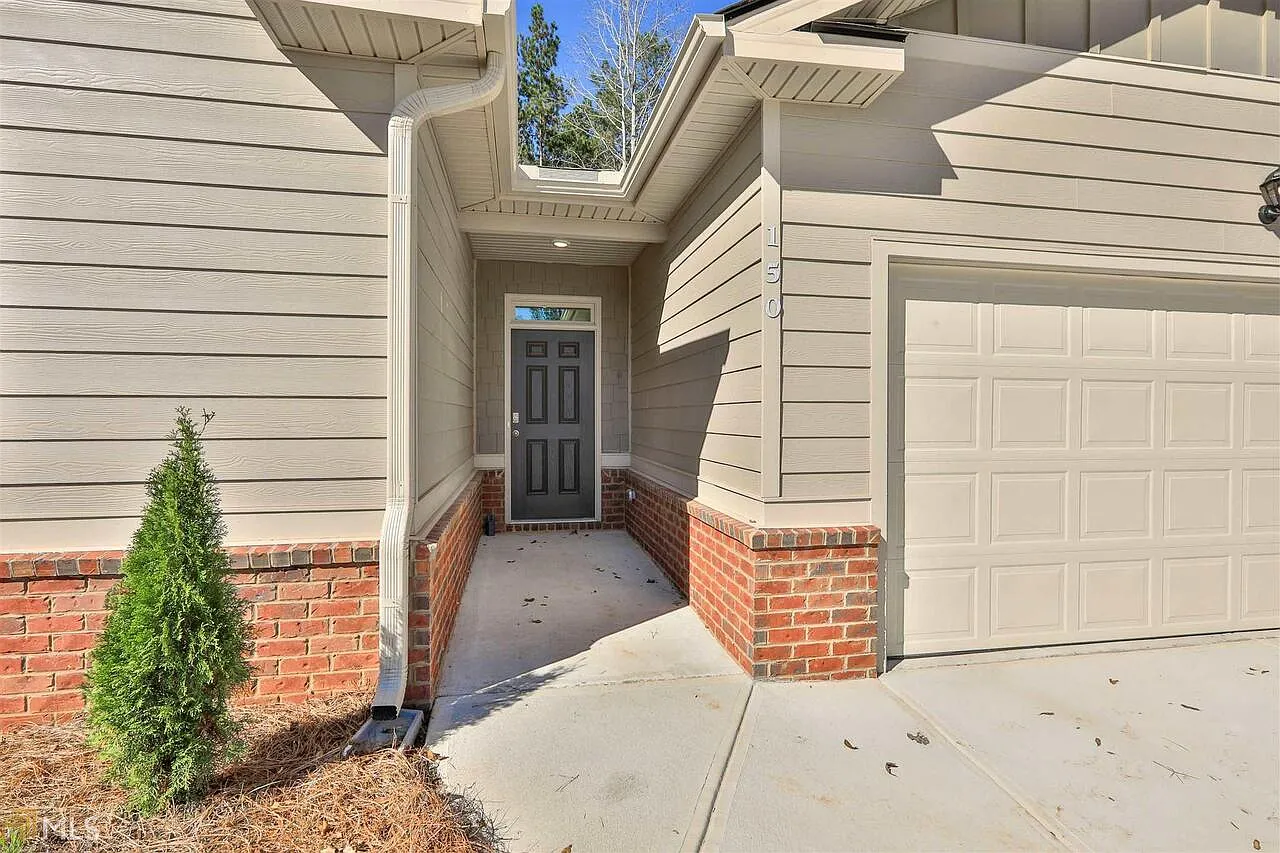 4 bed, 2.0 bath, 2250 sqft, $3,000 — Photo 4