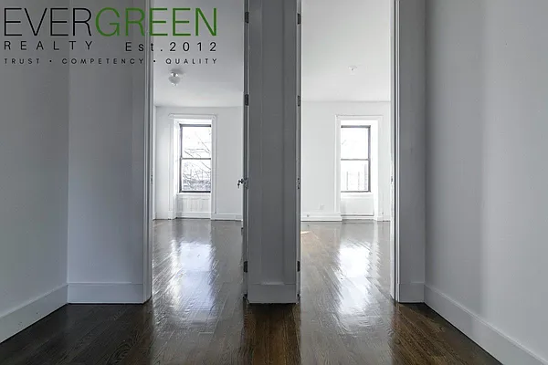 Rented by Evergreen Apartments BK | media 31