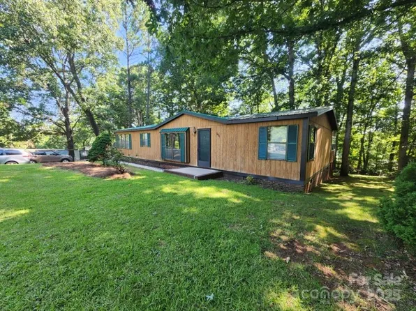 2461 Ridgecrest Dr, Stanley, NC 28164